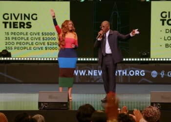 Pastor Jamal Bryant suspends giving campaign amid gov't shutdown