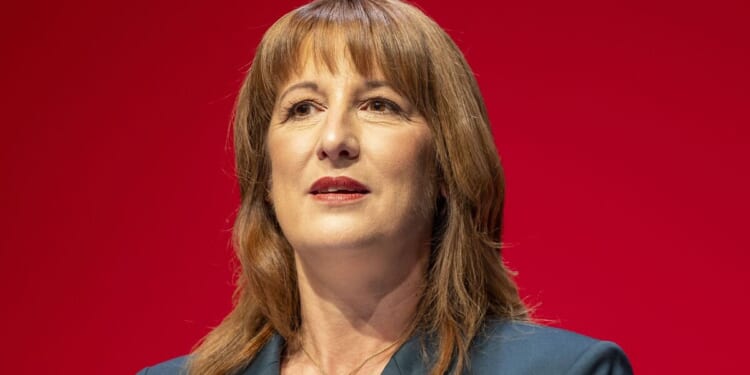 Rachel Reeves warned 60k UK shops on the brink | Politics | News