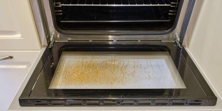 Remove oven glass grease in 5 minutes using one natural item | UK | News