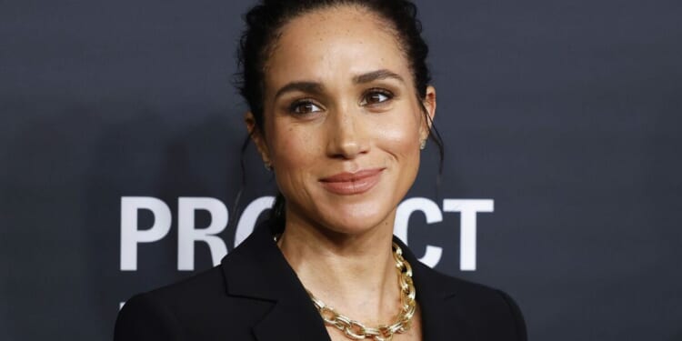 Royal Family LIVE: Expert gives verdict on 'unpopular' Meghan Markle's return to UK | Royal | News