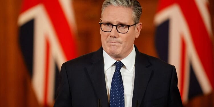 Starmer's ex-top civil servant Simon Case wades into China spy fiasco | UK | News