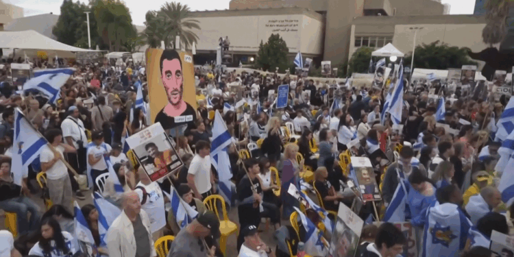 Tel Aviv crowds chant 'thank you Trump' as they watch Israeli hostages return