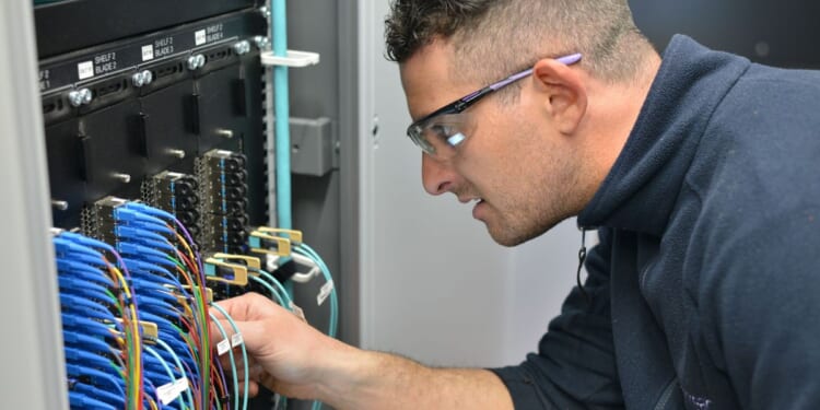 Thousands of Britons will DITCH broadband 'for first time'