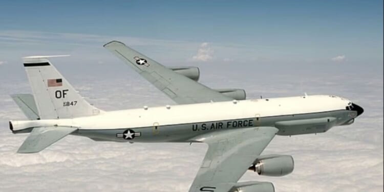 Top-secret US spy jet spotted circling Russia amid mounting WW3 fears | US | News