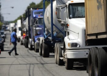 Truck Drivers Sound Alarm About Shocking Number of Non-English Speaking Truckers – RedState