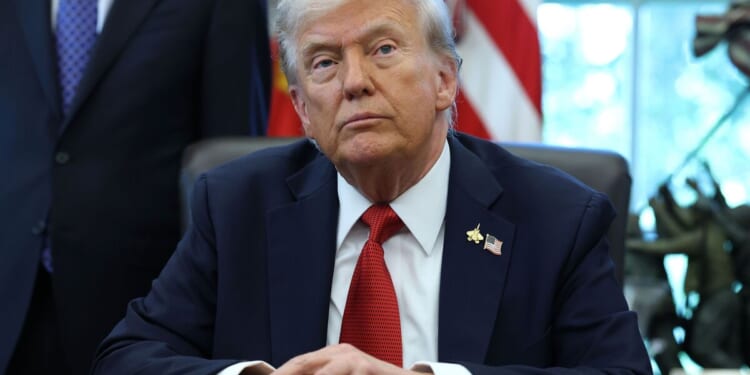 Trump reignites trade war with China with 100% threatening global economy chaos | World | News