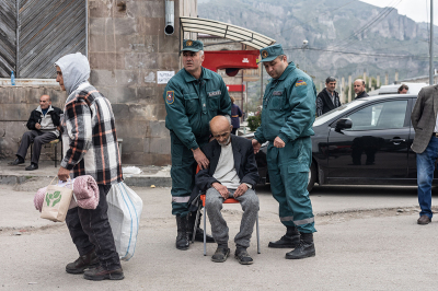 Armenian refugees from Nagorno-Karabakh are seen in the center of the town of Goris on October 1, 2023, before being evacuated in various Armenian cities.