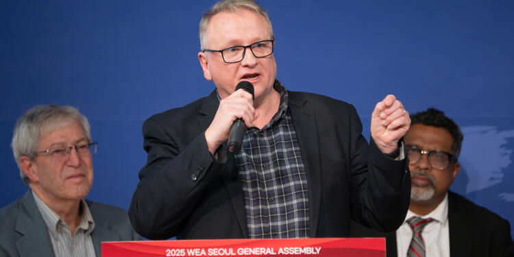 WEA panel urges return to family-centered disciple making