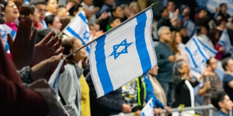 1,000 Evangelicals gather at Hispanic church for 'Bless Israel'