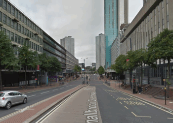 Woman in critical condition after getting stabbed in neck in 'unprovoked attack'