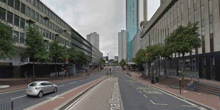 Woman in critical condition after getting stabbed in neck in 'unprovoked attack'