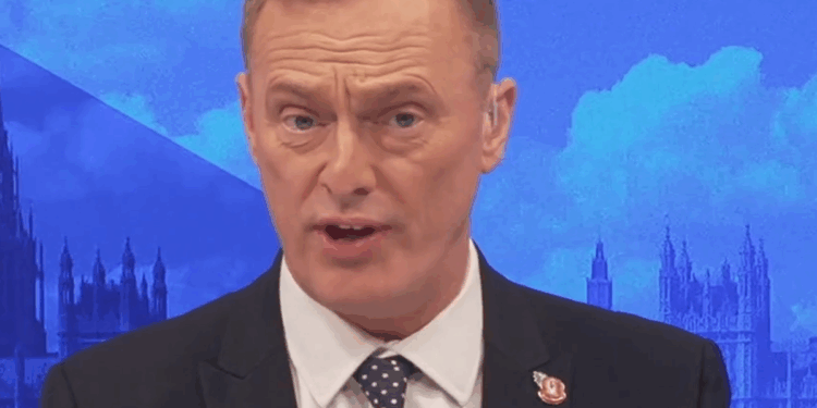 Martin Daubney points out 'final insult' as fresh Hokey Cokey migrant returns to Britain