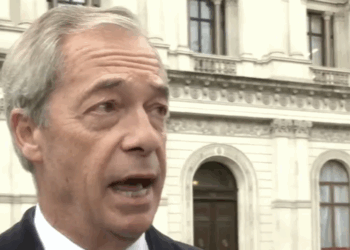 Nigel Farage hails 'civic community' as he honours grandfather during Remembrance on GB News