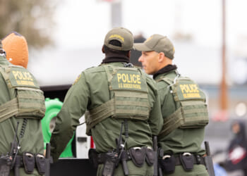 Chicago street gang targets immigration agents: report