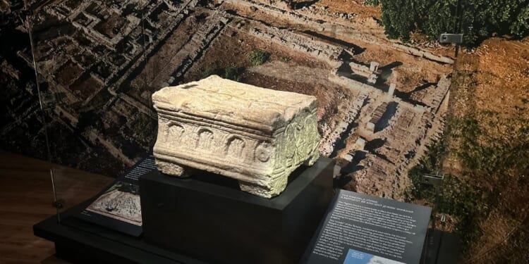 Dead Sea Scrolls exhibition reveals 'power' of biblical texts