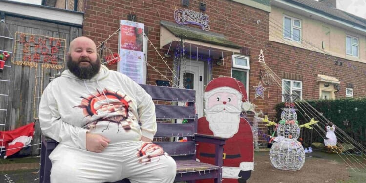 Hero dad turns house into 'Christmas Wonderland' as thousands of lights go up for charity