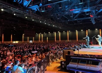 Over 13K attend ‘Hearts on Fire’; hundreds decide to follow Jesus