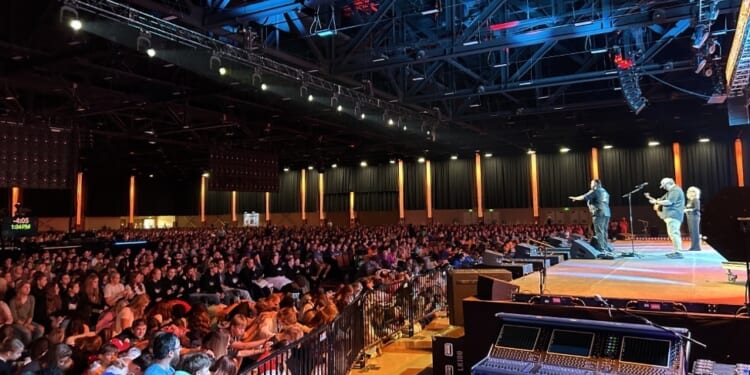 Over 13K attend ‘Hearts on Fire’; hundreds decide to follow Jesus