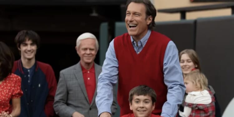 8 movies, series families can watch together this Thanksgiving