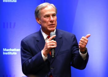 Abbott Says He’ll Impose 100% Tariff On New Yorkers Moving To Texas After Election