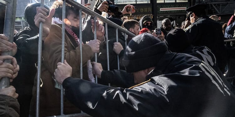 Anti-ICE Protesters Trap Agents In NYC Parking Garage, Foil Raid