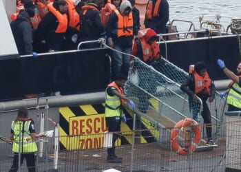 Channel migrant crisis hits new milestone as Shabana Mahmood considers changes | Politics | News