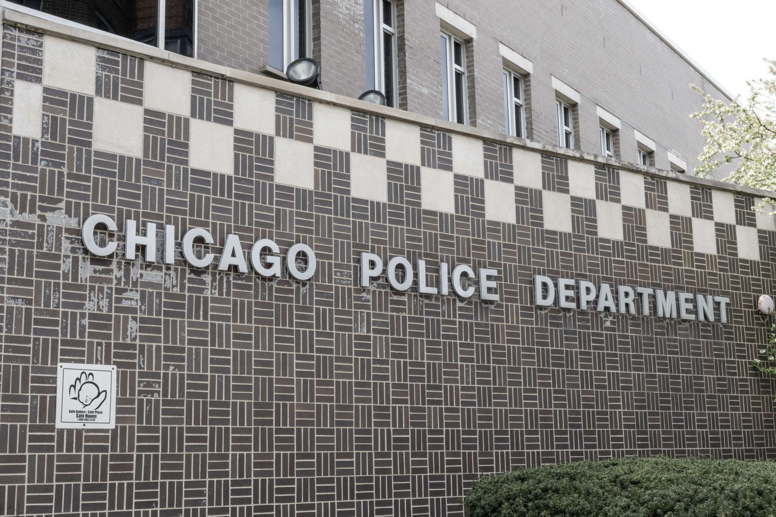 Chicago cops ignore the law, arrest legal gun owners