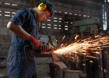 Delayed federal jobs report shows uptick in jobs, mixed wage growth