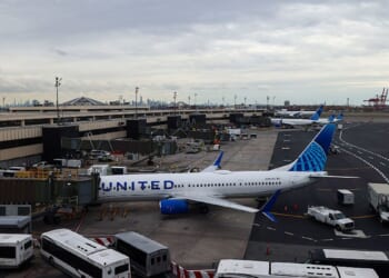 Delta, United Cancel Hundreds Of Weekend Flights Due To Government Shutdown