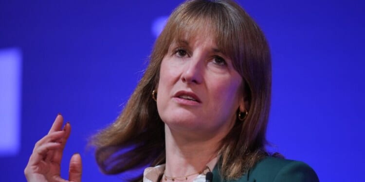 Disaster for Rachel Reeves as confidence in economy hits 'rock bottom' | Politics | News
