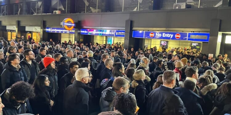 Euston LIVE: Trains cancelled as 'major fault' sparks major disruption | UK | News
