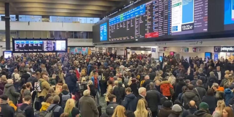 Euston station: London Train delays due to issues on West Coast Main Line | UK | News