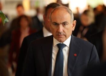 Evangelicals offer praise for Armenia PM after he recites Bible