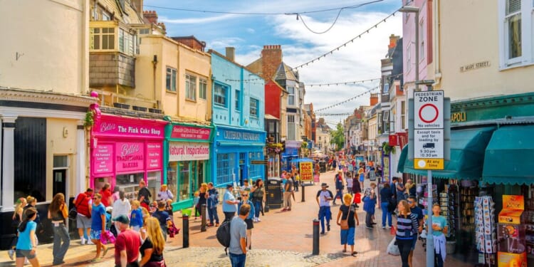 Famous UK fashion shop returns to 4 UK high streets tomorrow - list | UK | News