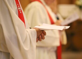 Former Anglican clergy make up a third of new Roman Catholic priests in Britain, report reveals