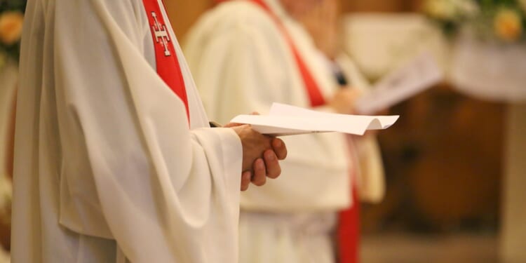 Former Anglican clergy make up a third of new Roman Catholic priests in Britain, report reveals