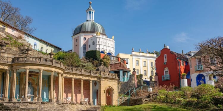 'Frozen in time' UK village where a 'masterpiece' series with 100% score was filmed | UK | News