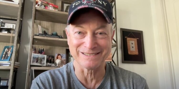 Gary Sinise Makes It Life Mission To Honor Those Who Defend