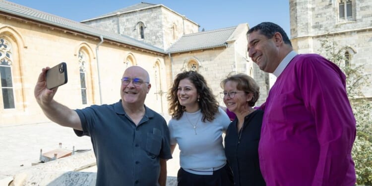 Holy Land visitors encourage us, Archbishop in Jerusalem says