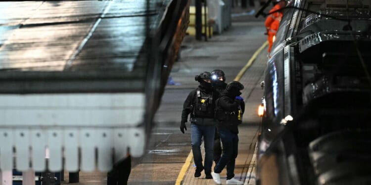 Huntingdon train stabbing suspect 'tried to kill at another station' | UK | News