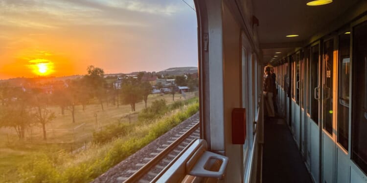 Incredible 540-mile train between 2 tourist hotspots returning in 2026 | World | News