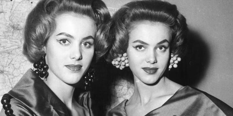 Kessler Twins, Who Performed With Frank Sinatra, Die By Assisted Suicide On The Same Day