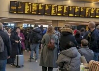 Leeds station LIVE: 'Do not travel' warning after signal fault chaos | UK | News