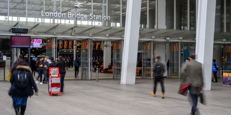 London Bridge station LIVE: 'Platforms evacuated' by police after 'incident' | UK | News