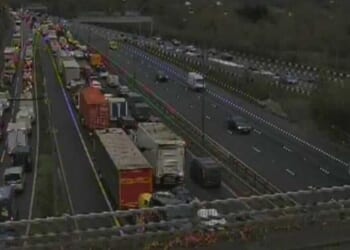 M25 traffic LIVE: Chaos on major motorway as crash sparks closure and 50 minutes delays | UK | News