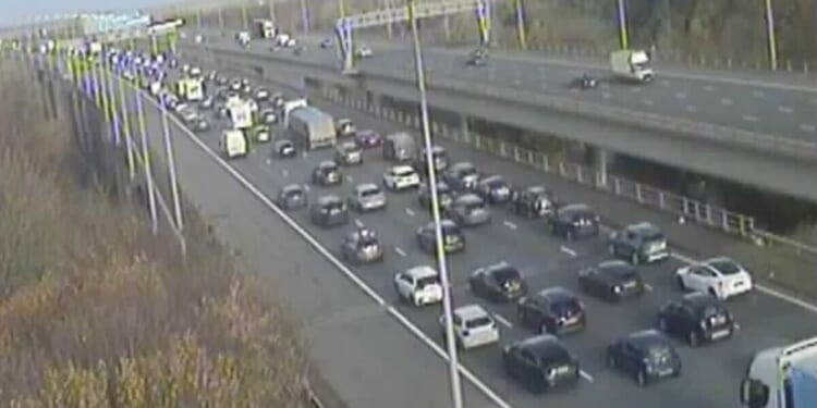 M6 traffic LIVE: 'Multi-vehicle crash' closes 3 lanes and sparks delays | UK | News