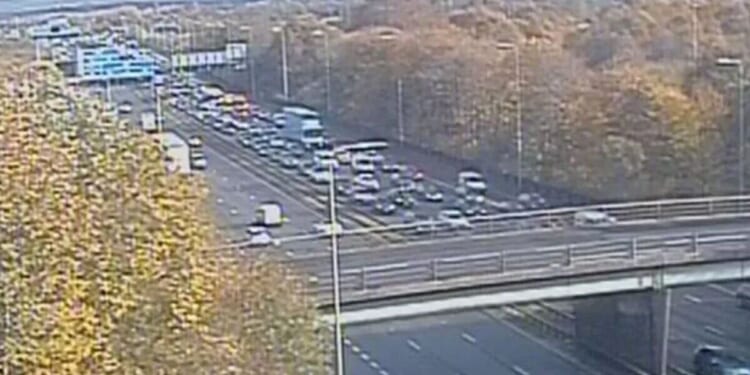 M60 traffic: Huge crash sparks delays on M61 and M62 as motorway queues build | UK | News