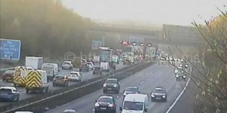 M60 traffic: Three-car crash sparks five miles of queues | UK | News