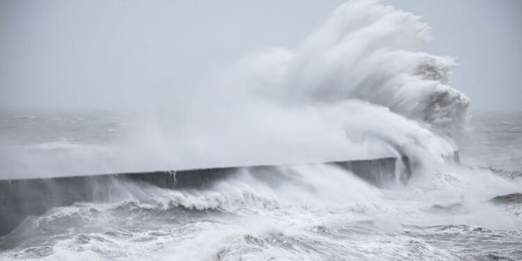 Met Office issues 24-hour amber weather warning - 'Danger to life' | Weather | News