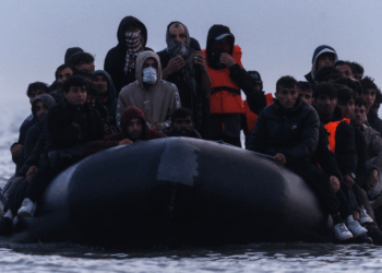 Migrant crisis: Over 50,000 illegal migrants 'loose on Britain's streets